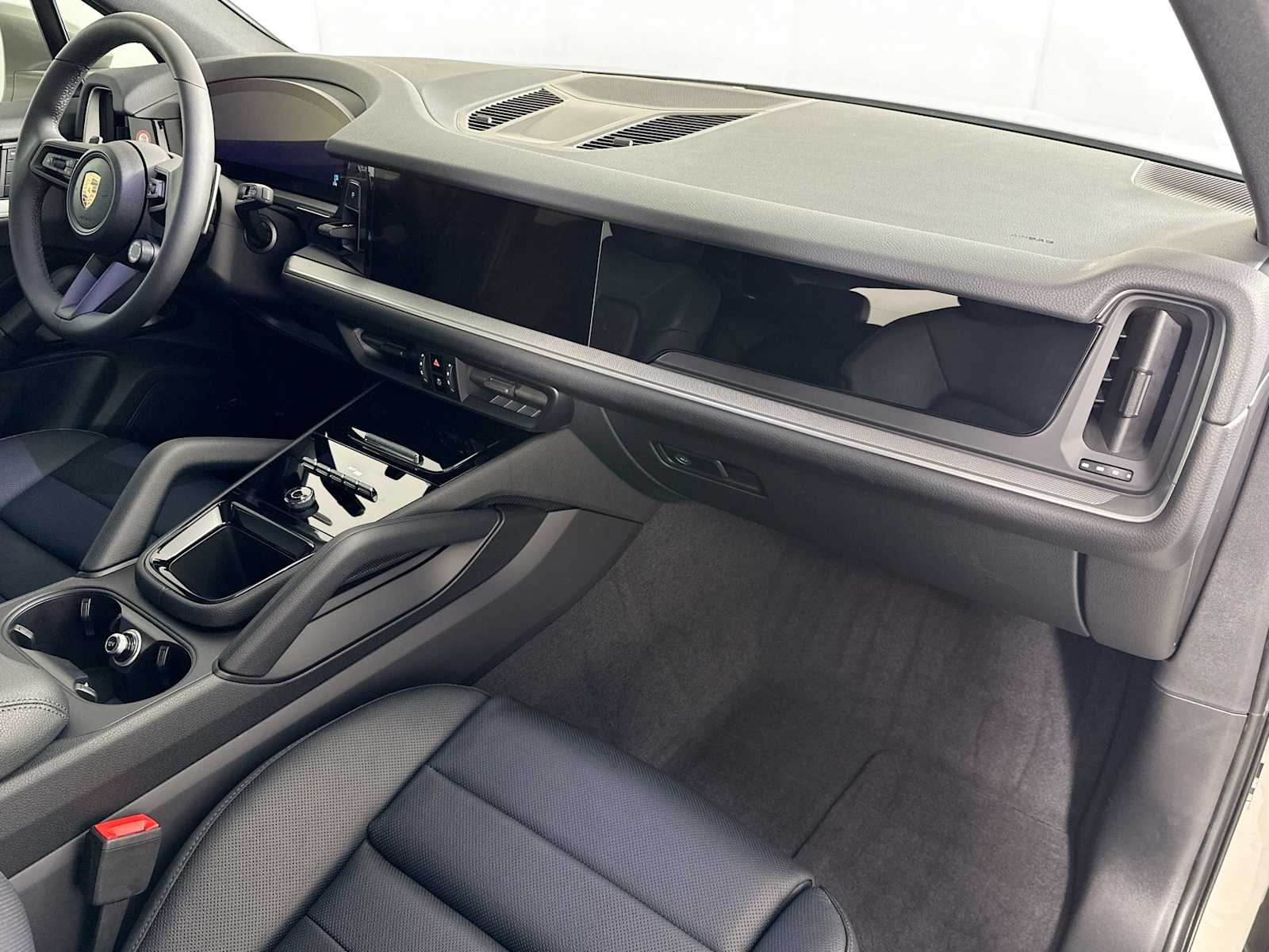 2025 Porsche Cayenne photo 27