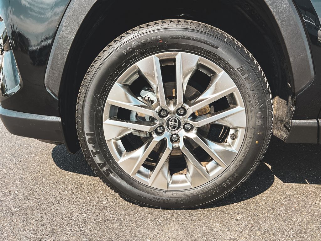 2021 Toyota RAV4 Limited photo 3