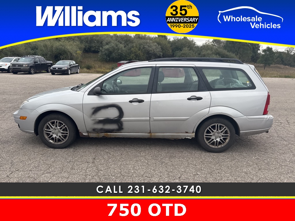 Used 2005 Ford Focus ZXW SE with VIN 1FAFP36N15W247676 for sale in Traverse City, MI