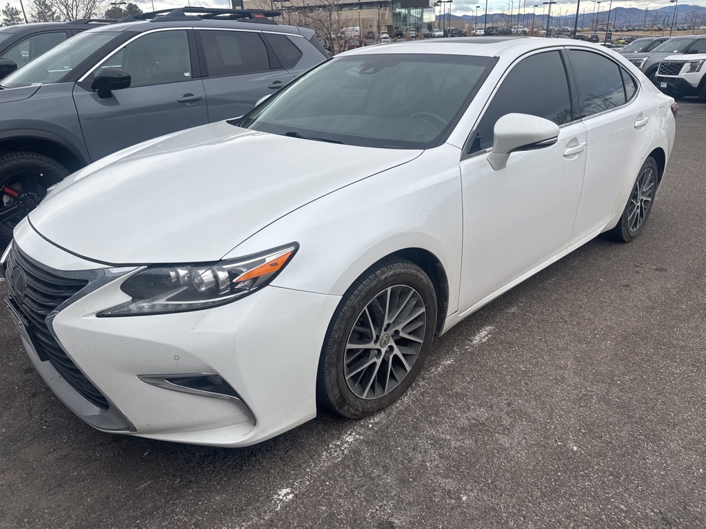 2016 Lexus ES 350's photo