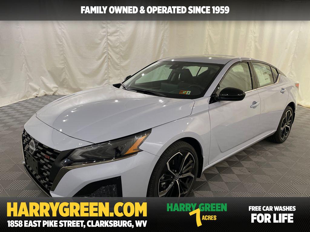 2025 Nissan Altima SR's photo