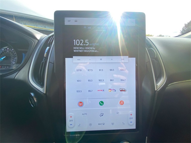 2022 Ford Edge SEL photo 7