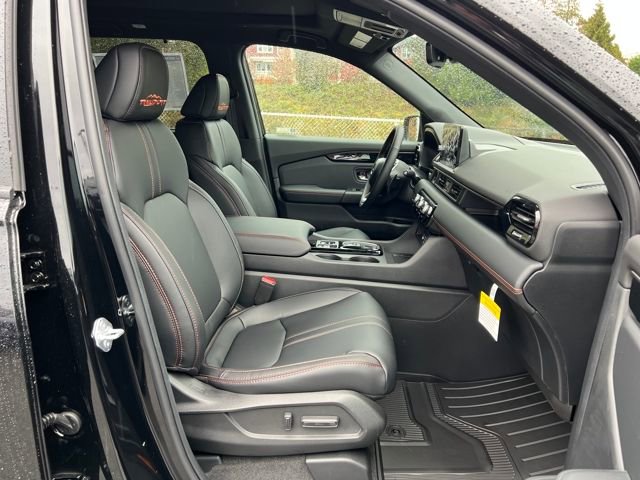 2025 Honda Pilot TrailSport photo 4