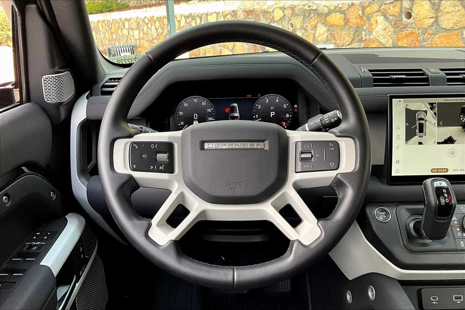 2023 Land Rover Defender SE photo 15