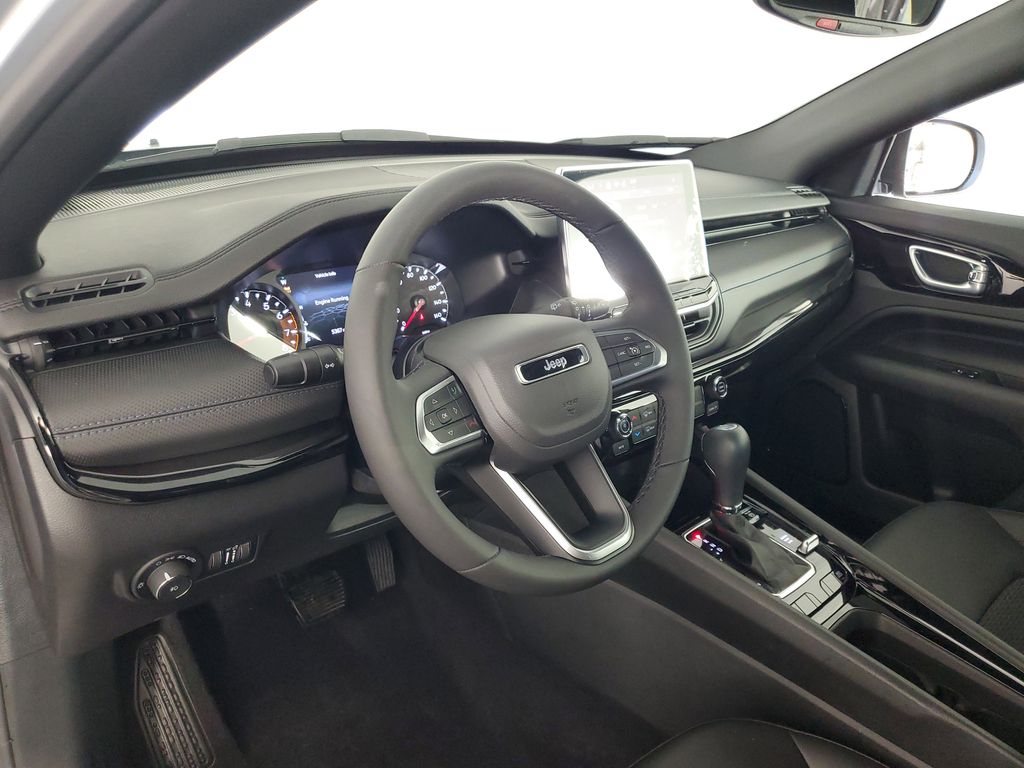 2025 Jeep Compass Latitude Altitude Special Edition photo 4