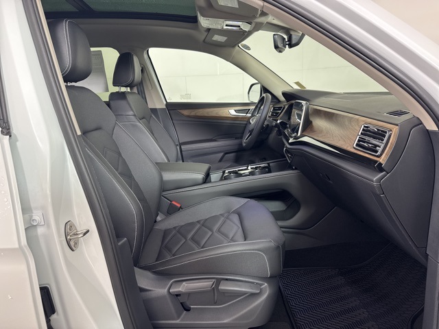 2026 Volkswagen Atlas SE Technology photo 3