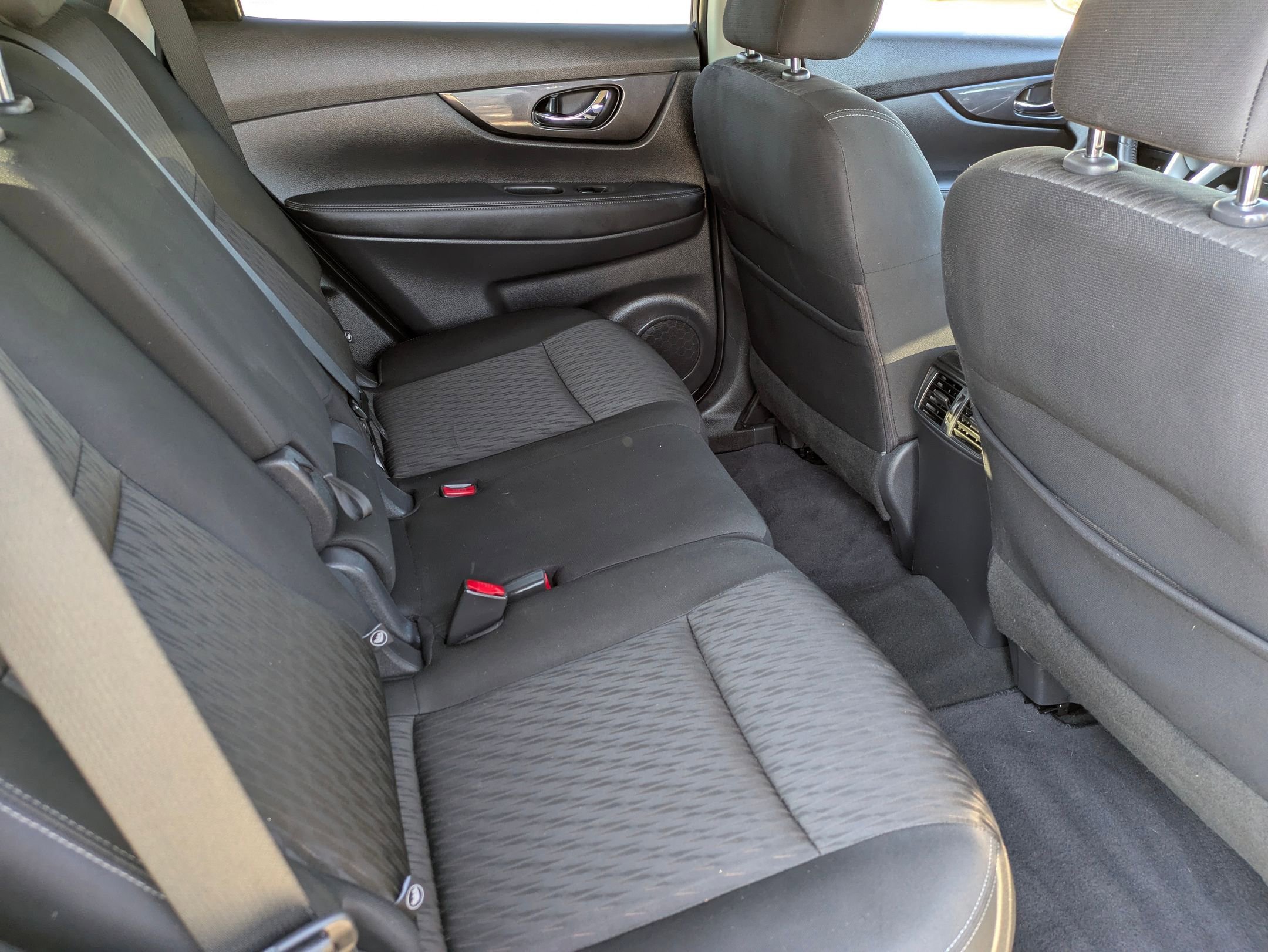 2020 Nissan Rogue SV photo 25