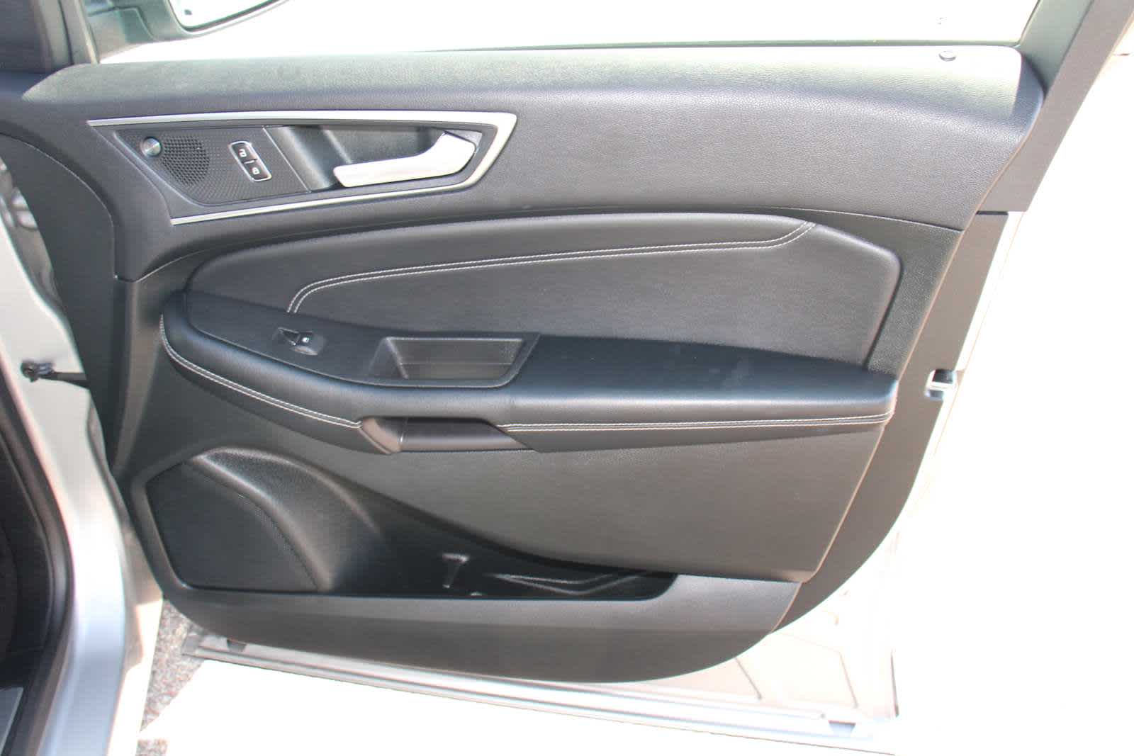 2022 Ford Edge Titanium photo 35