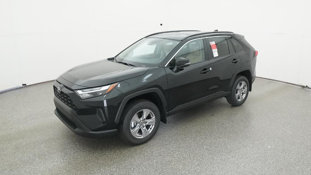 2025 Toyota RAV4 XLE's photo