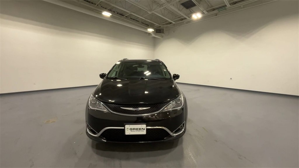 2019 Chrysler Pacifica Touring L photo 3