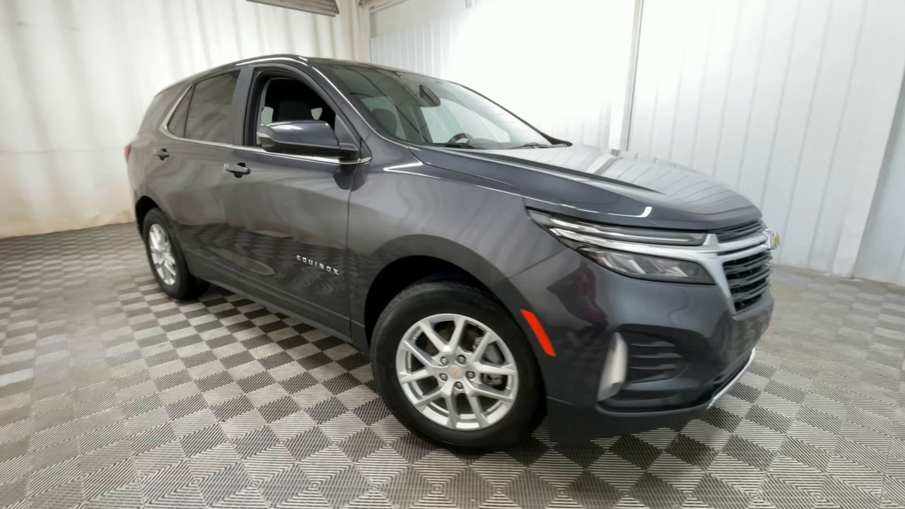 2022 Chevrolet Equinox LT photo 2