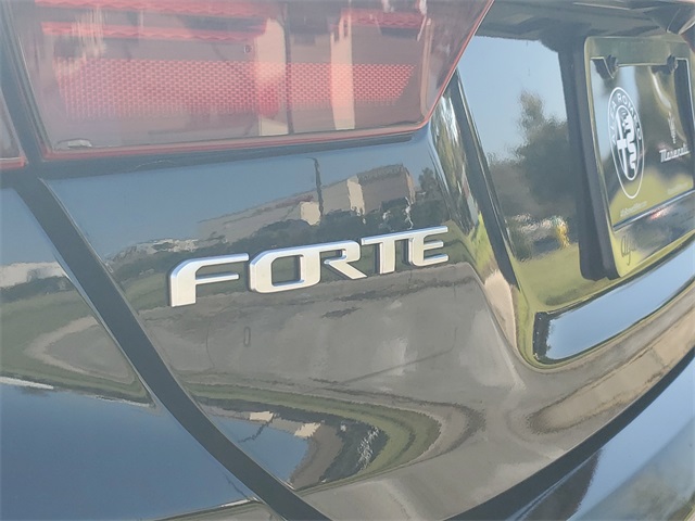 2023 Kia Forte GT-Line photo 4
