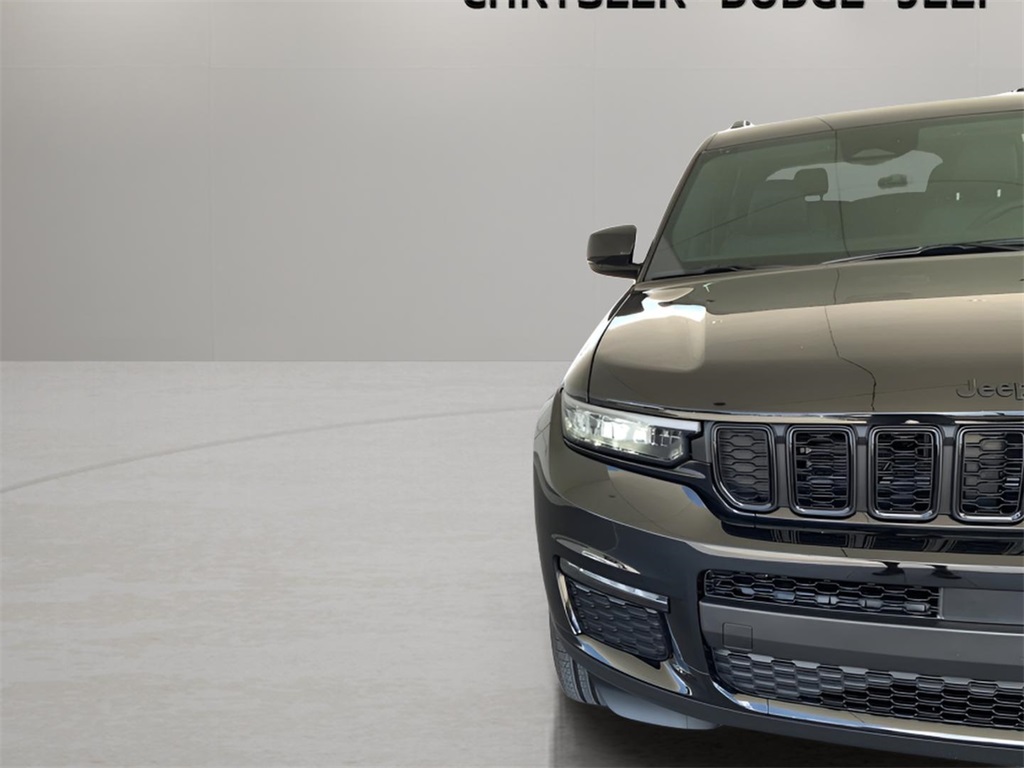 2025 Jeep Grand Cherokee Limited photo 4