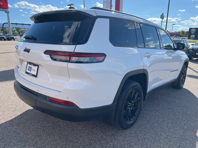 2024 Jeep Grand Cherokee Altitude photo 3