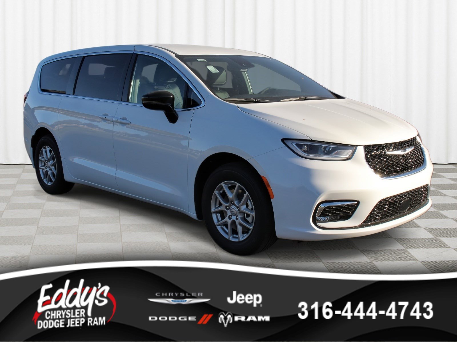 2026 Chrysler Pacifica Select's photo