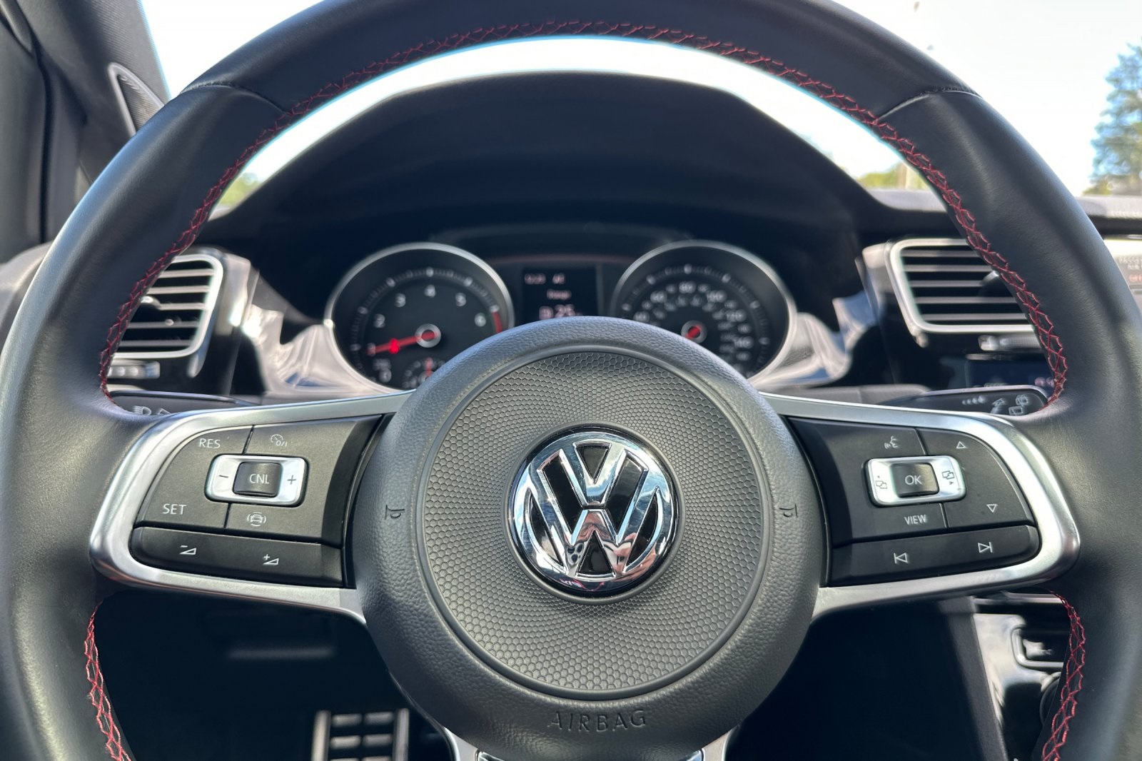 2019 Volkswagen Golf GTI SE photo 22