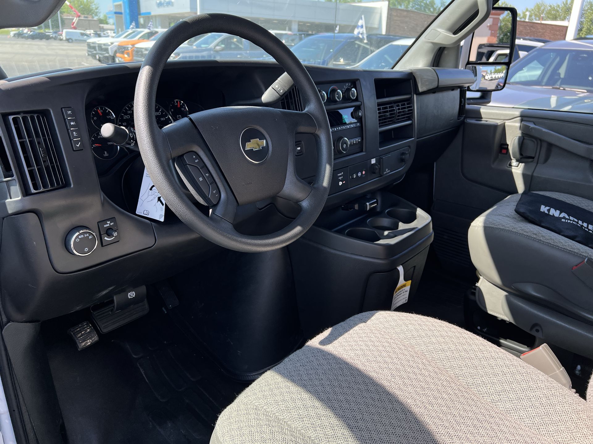 2025 Chevrolet Express Cutaway 3500 photo 5