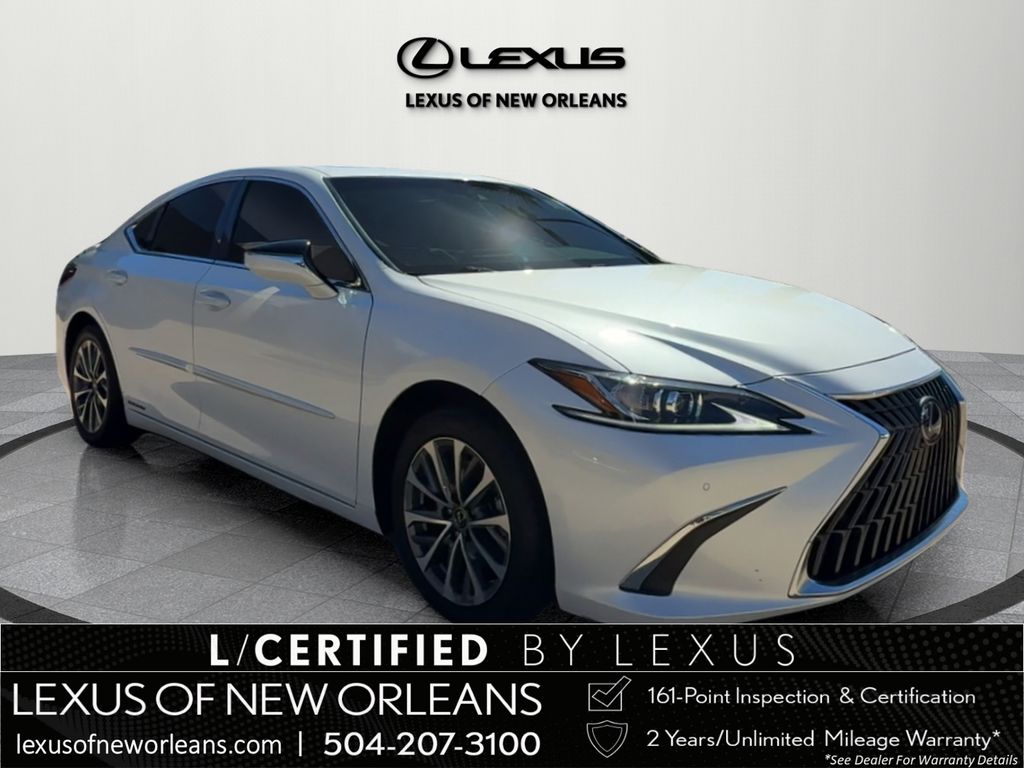 2022 Lexus ES Hybrid 300h's photo