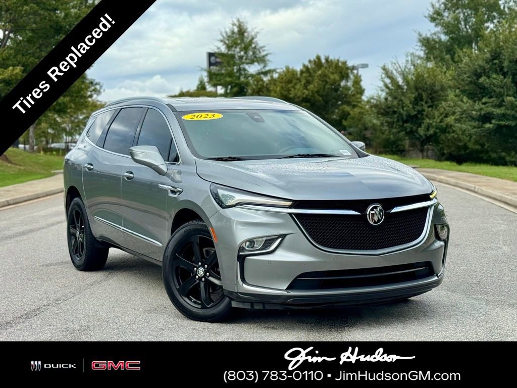 2023 Buick Enclave Essence's photo