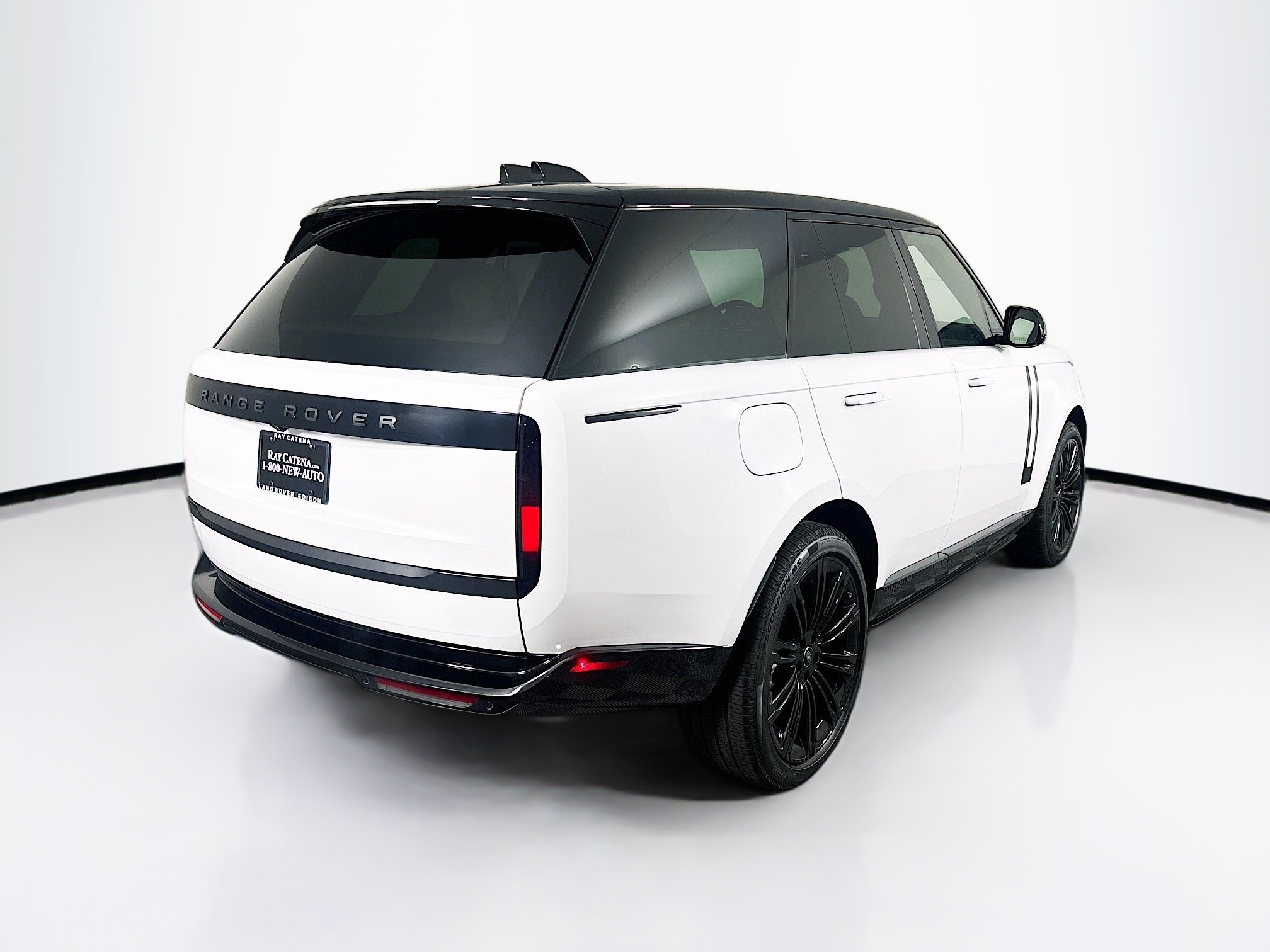 2025 Land Rover Range Rover SE photo 2