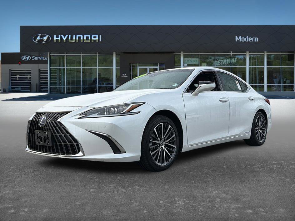 2022 Lexus ES Hybrid 300h's photo