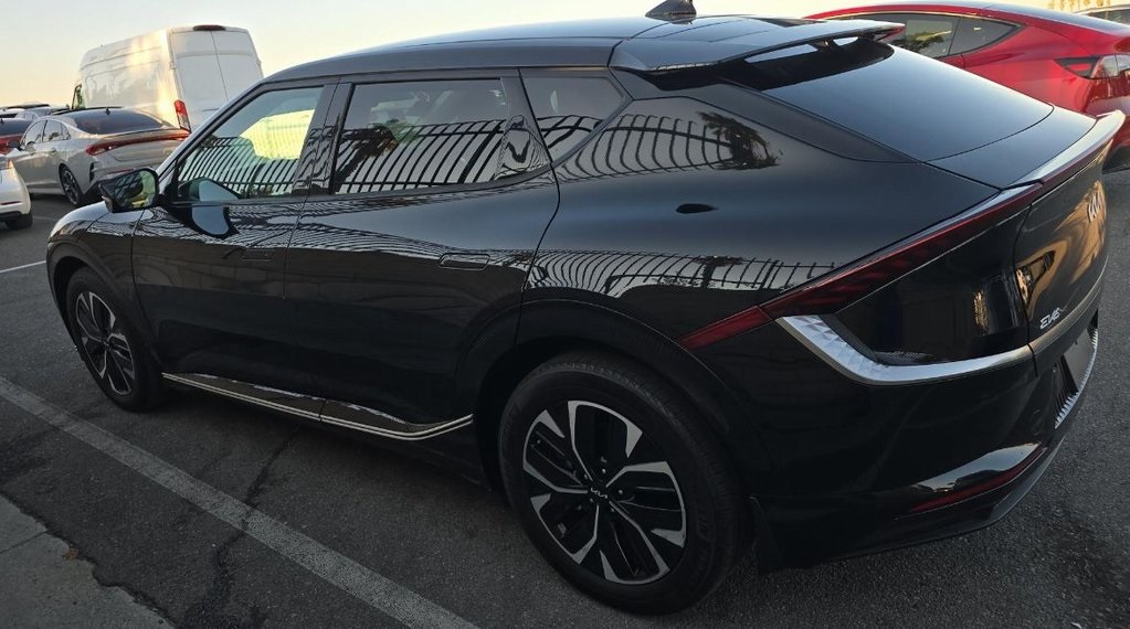 2022 Kia EV6 Wind photo 6