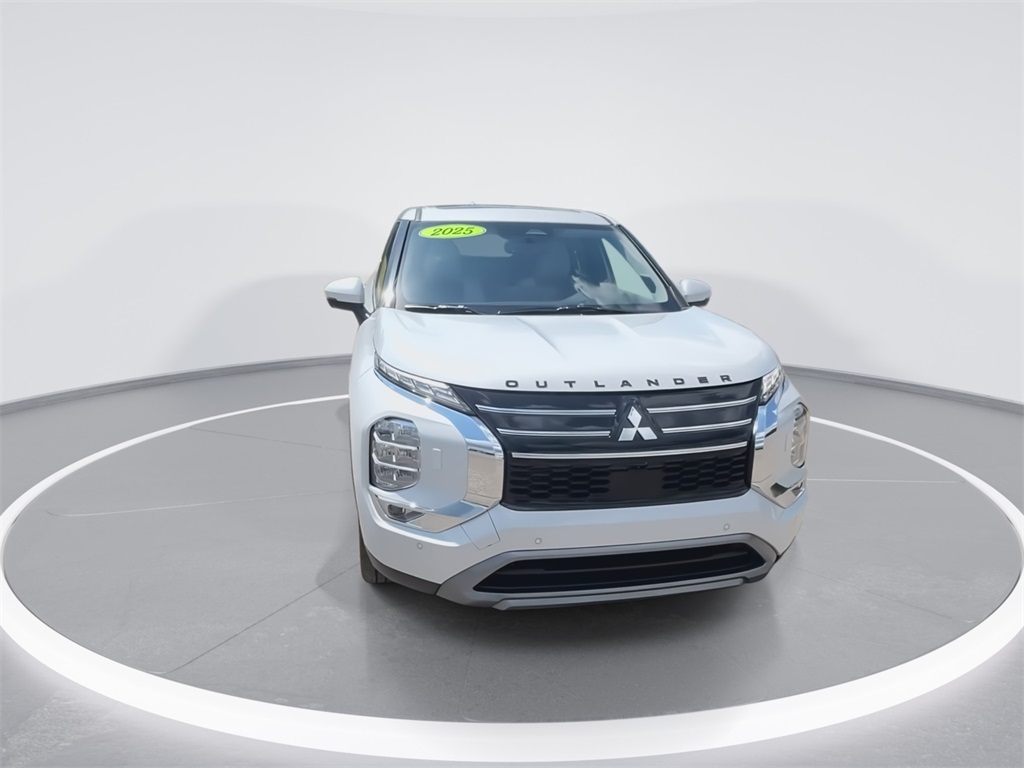 2025 Mitsubishi Outlander SE photo 3