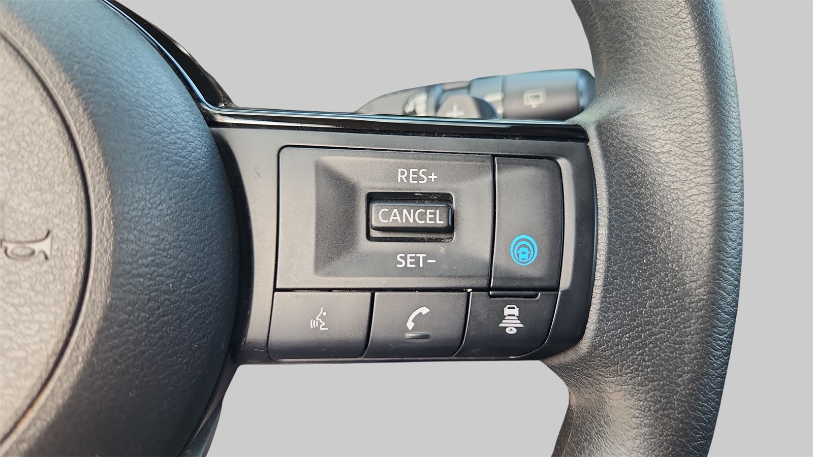 2023 Nissan Rogue SV photo 26