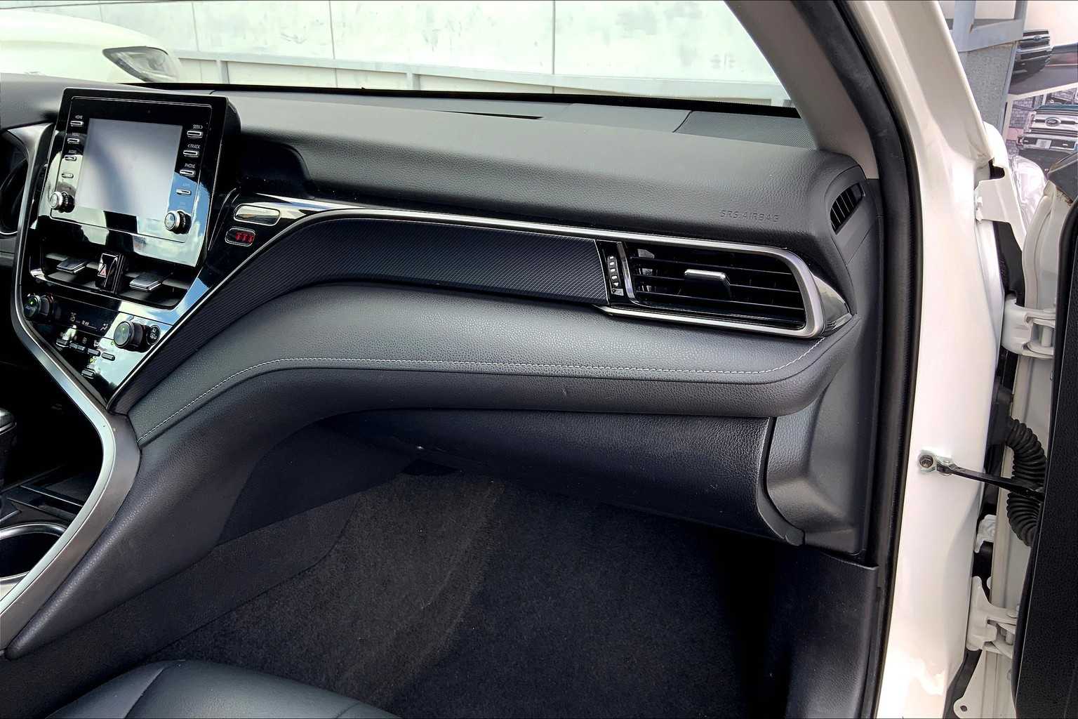 2022 Toyota Camry SE photo 16