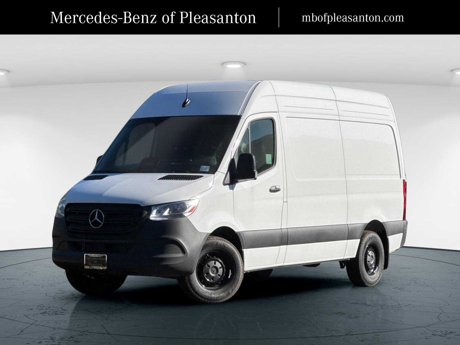 2025 Mercedes-Benz Sprinter Cargo Van Base's photo