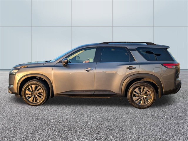 2024 Nissan Pathfinder SV photo 2