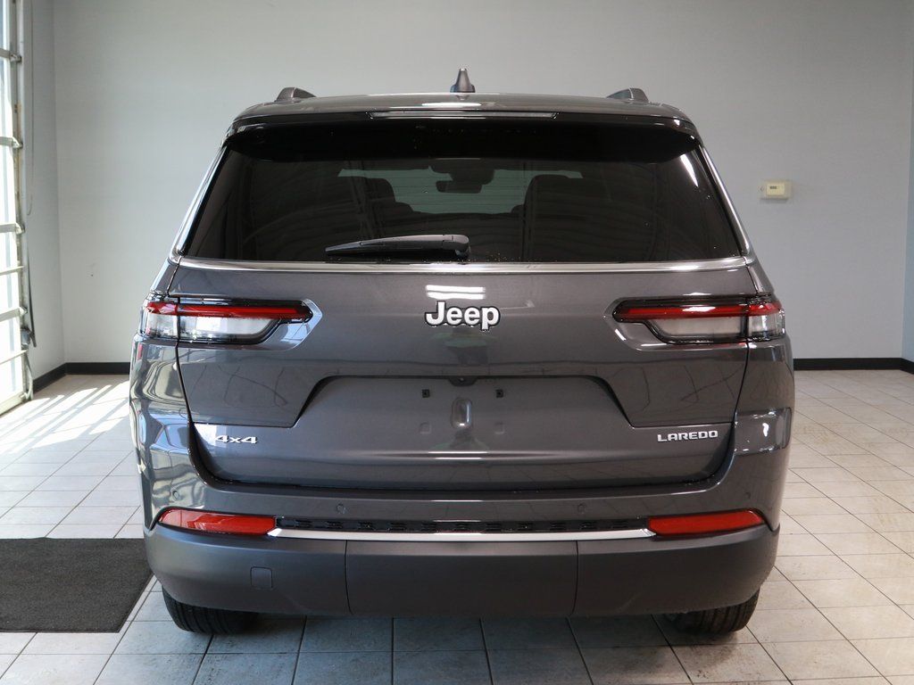 2025 Jeep Grand Cherokee Laredo photo 5