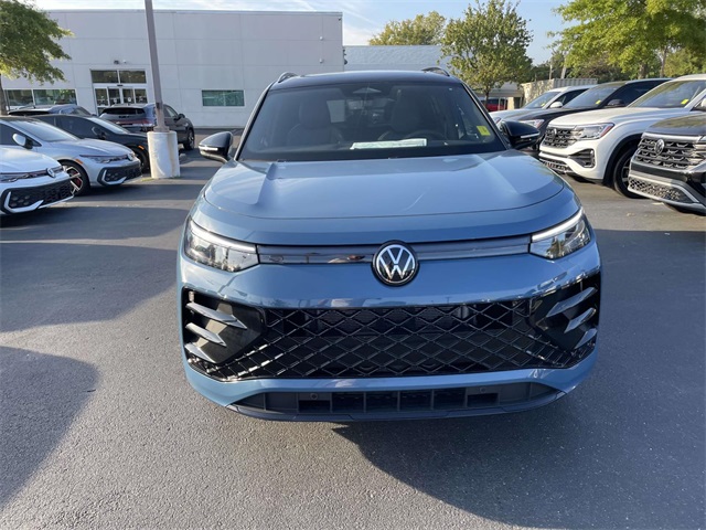 2025 Volkswagen Tiguan SE R-Line Black photo 2