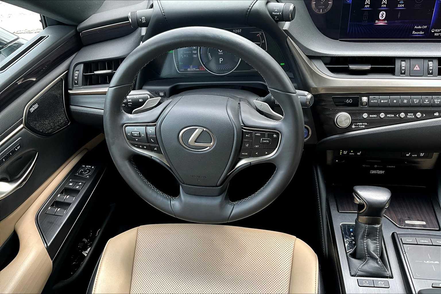 2021 Lexus ES 300h photo 5