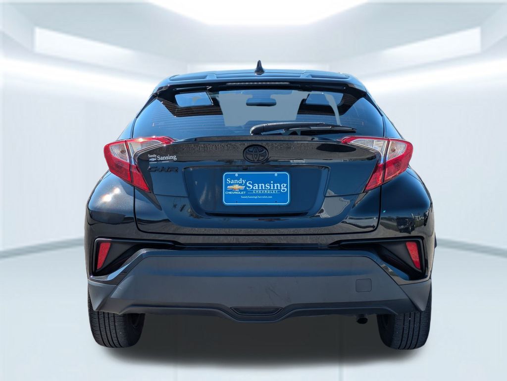 2021 Toyota C-HR LE photo 3
