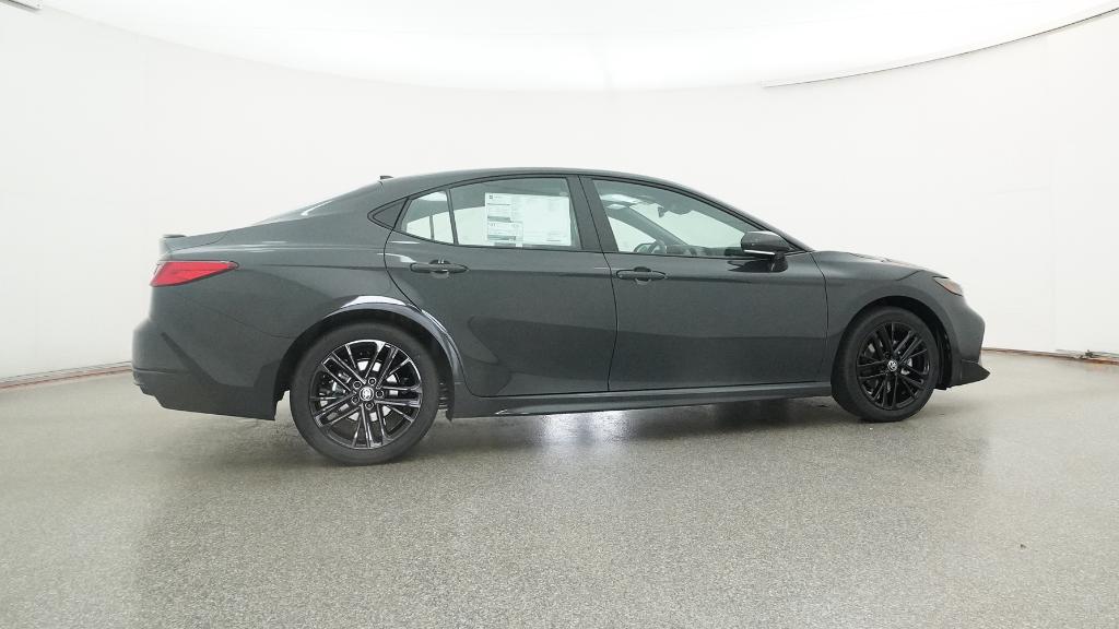 2025 Toyota Camry SE photo 7