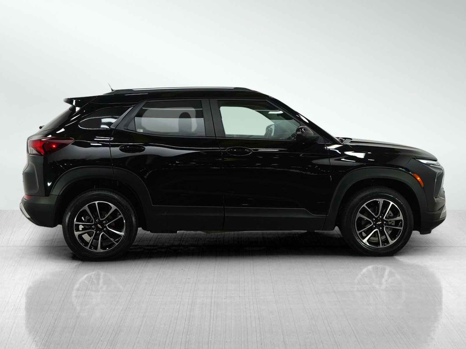 2024 Chevrolet Trailblazer LT photo 3