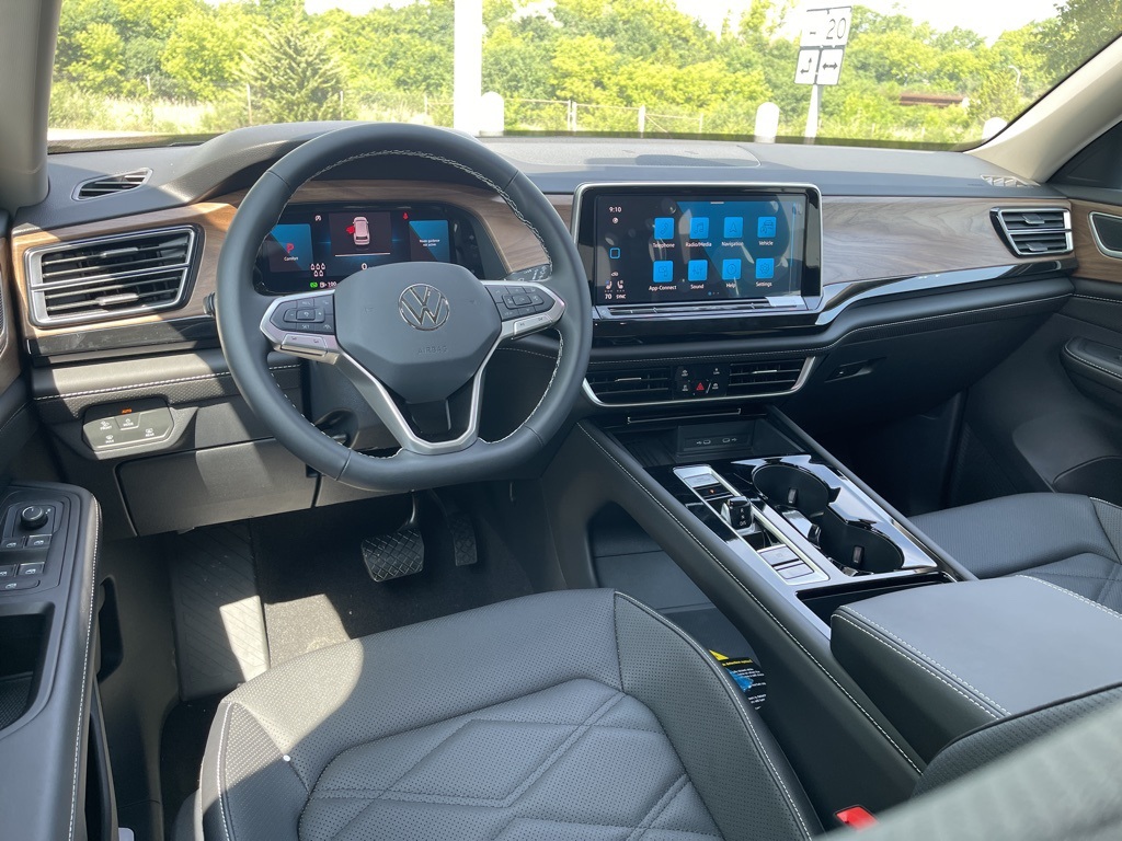 2025 Volkswagen Atlas SE Technology photo 19