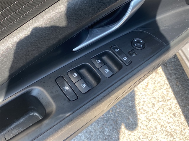 2022 Hyundai Elantra SEL photo 19