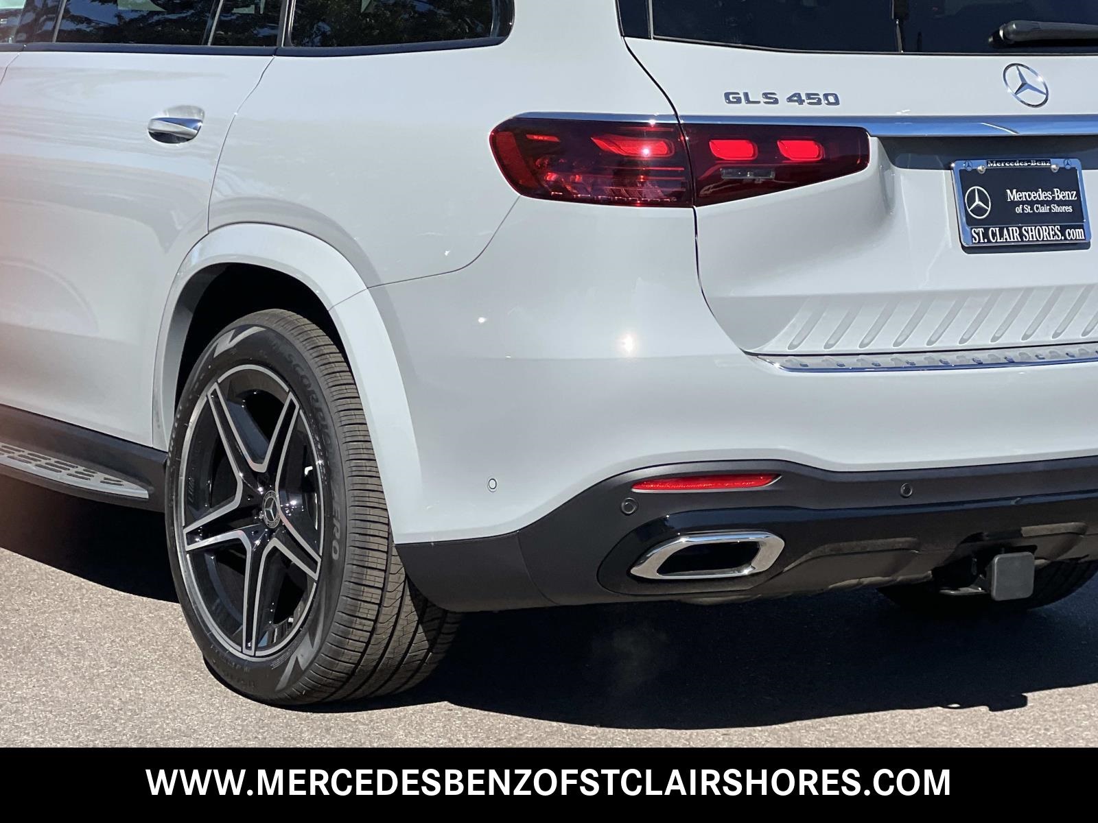 2026 Mercedes Benz GLS 450 4MATIC photo 4
