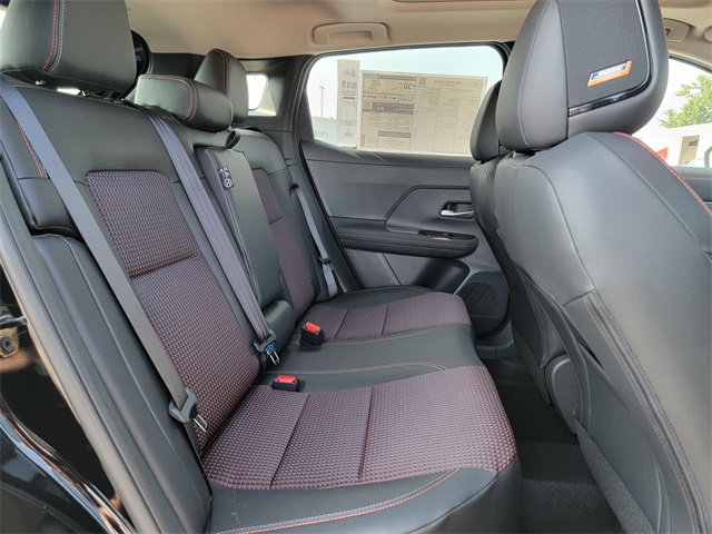 2025 Nissan Kicks SR photo 16