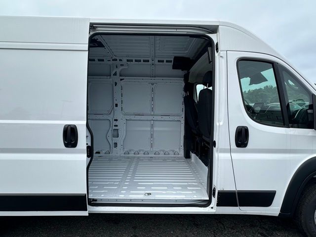 2025 Ram ProMaster 3500 Cargo Van photo 3