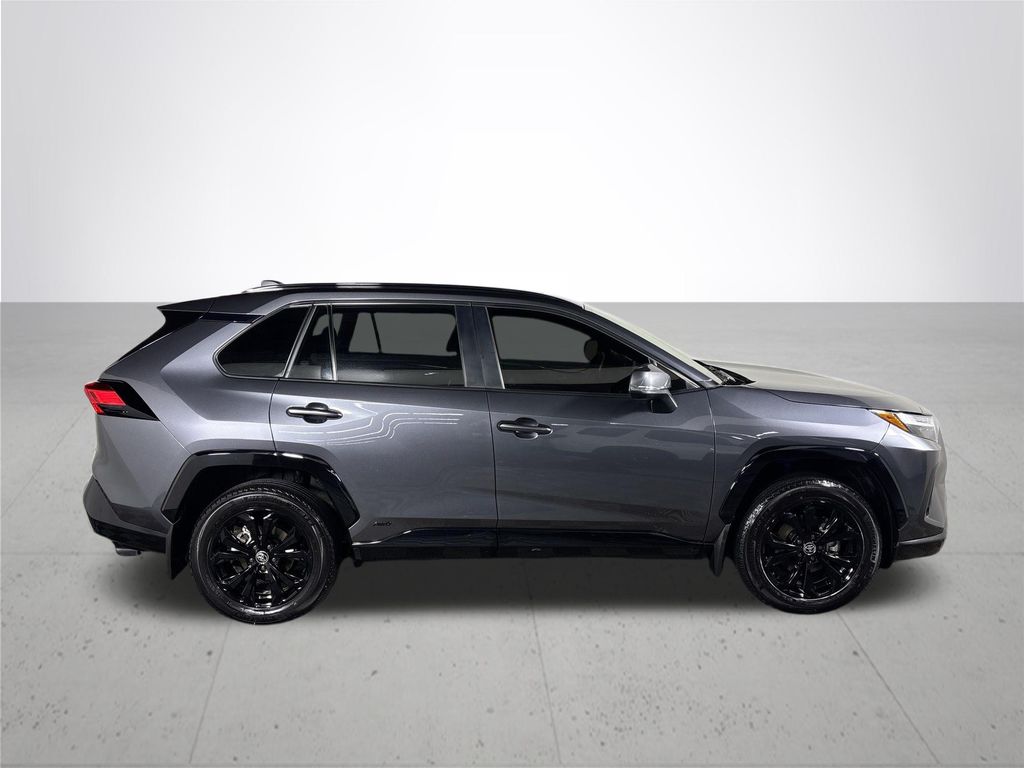 2022 Toyota RAV4 Hybrid SE photo 5