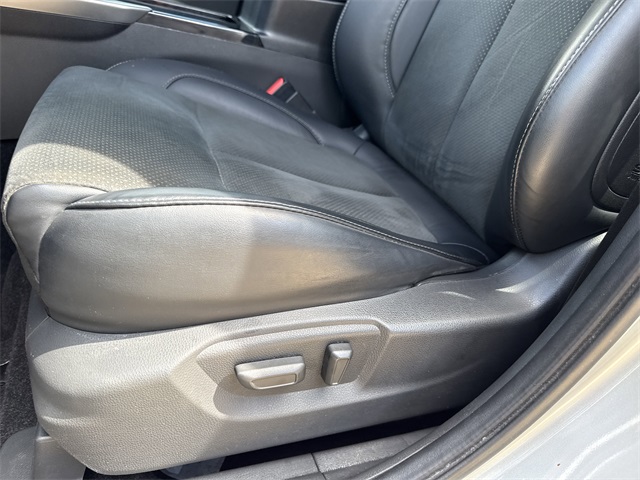 2024 Mitsubishi Eclipse Cross SE photo 8