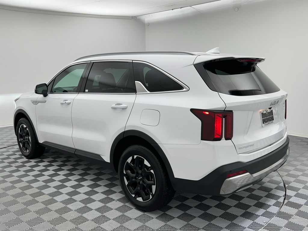 2024 Kia Sorento S photo 8