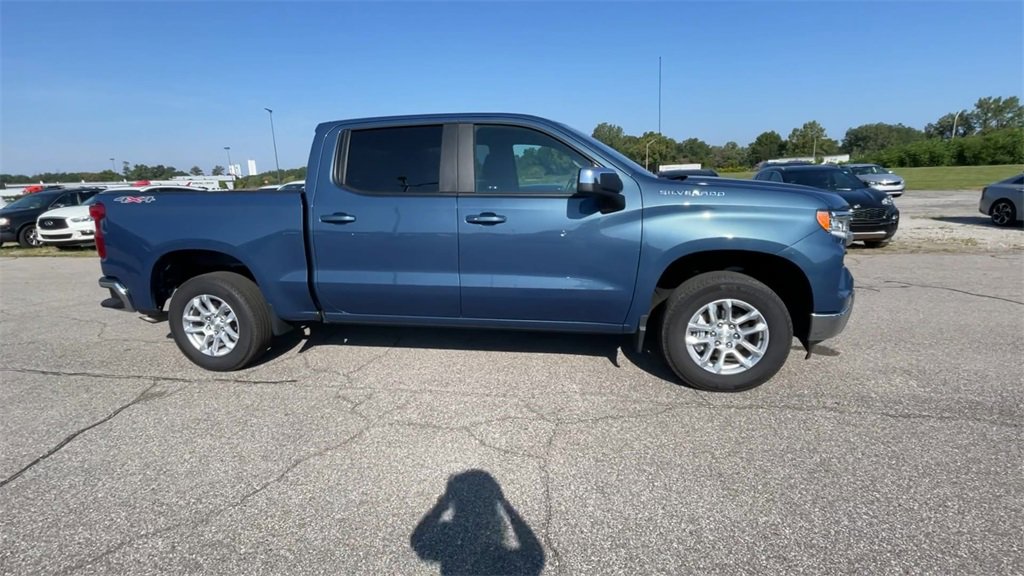 2024 Chevrolet Silverado 1500 LT photo 8