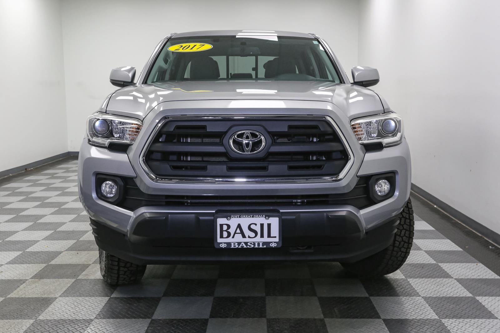 2017 Toyota Tacoma SR5 V6 photo 3