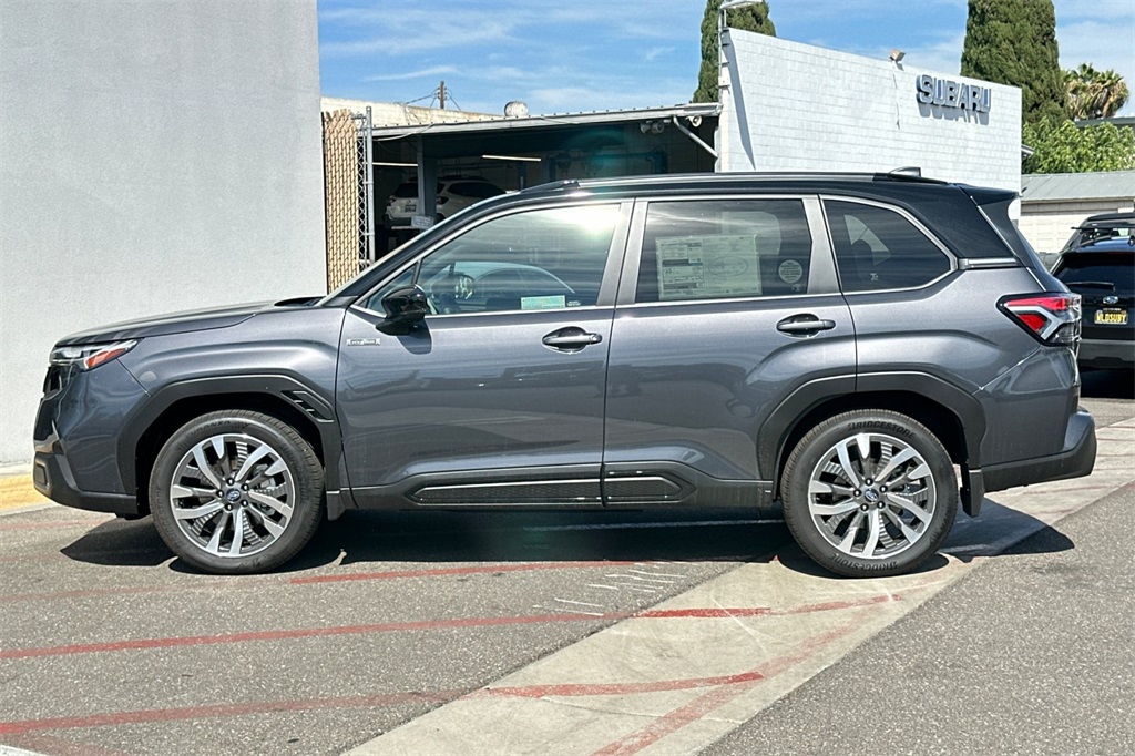 2025 Subaru Forester Touring photo 7