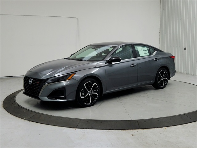 2025 Nissan Altima 2.5 SR photo 3