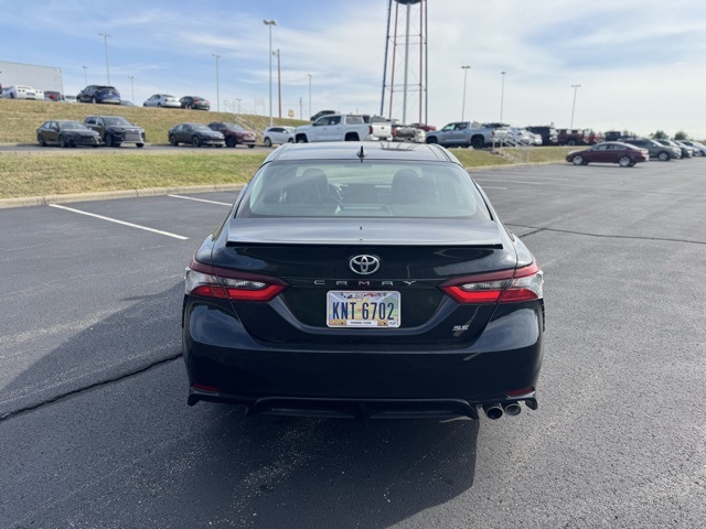 2022 Toyota Camry SE photo 4